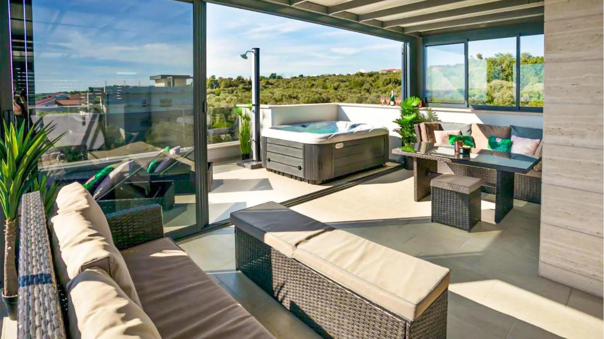 3 Bedroom Awesome Apartment In Kozino 0*,