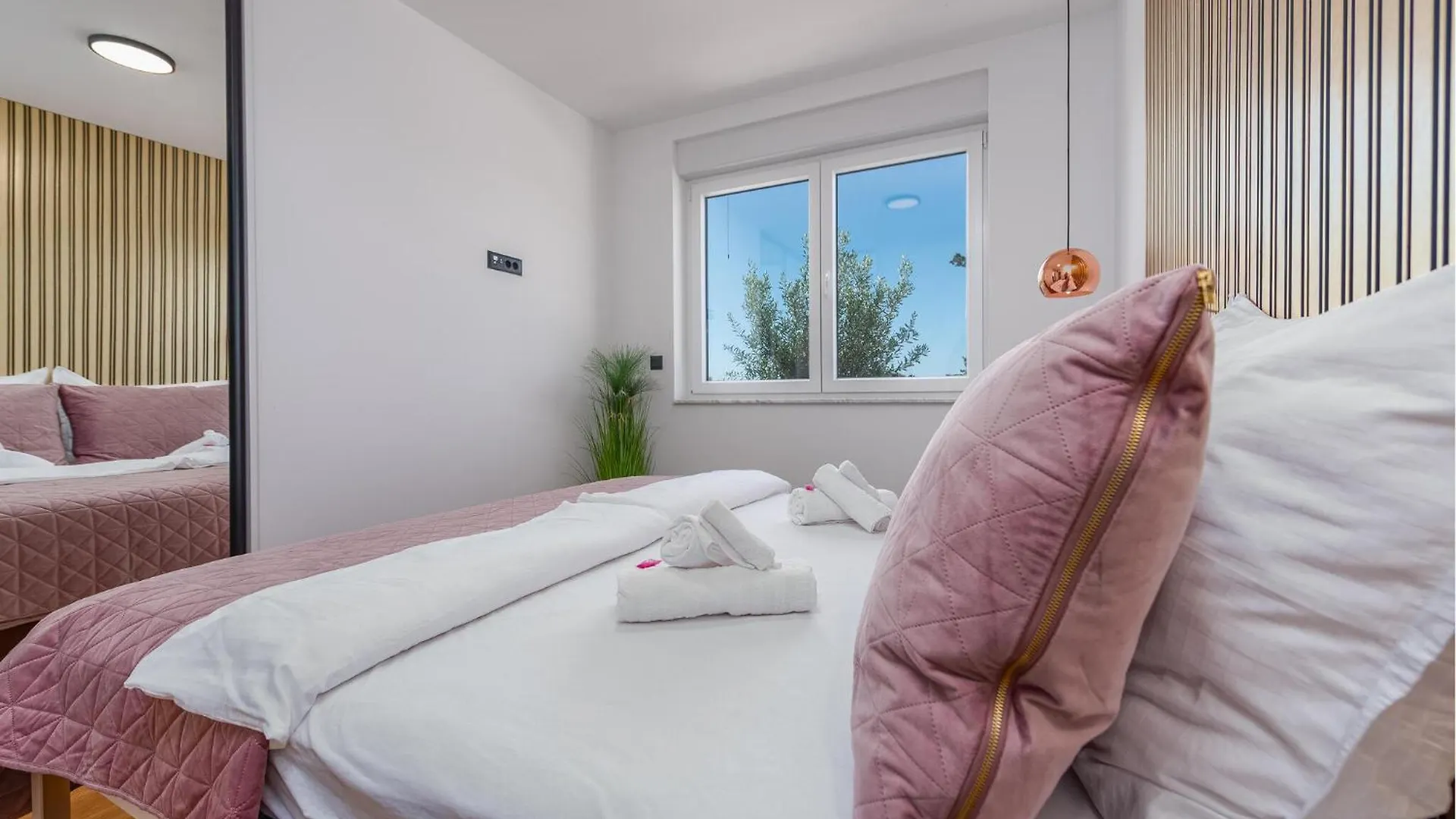 3 Bedroom Awesome Apartment In Kozino Croatia