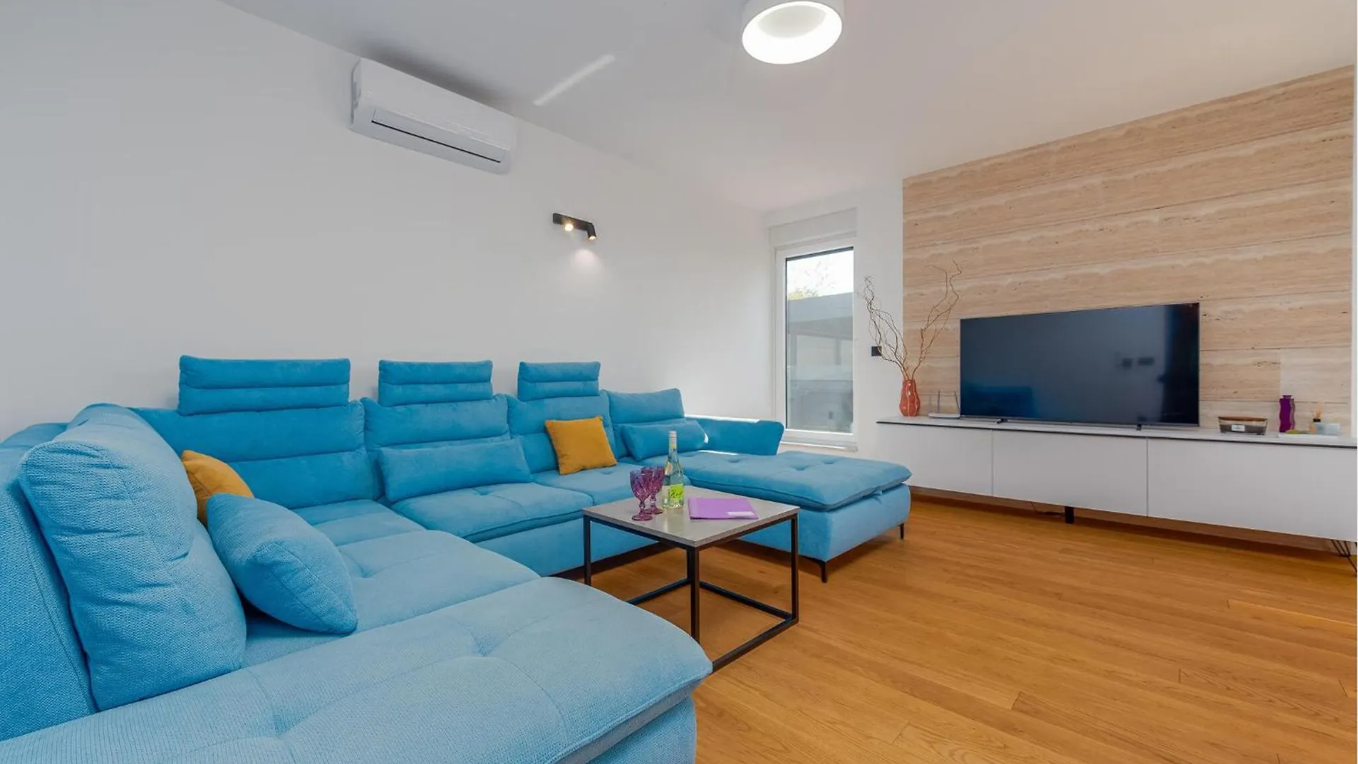 3 Bedroom Awesome Apartment In Kozino 0*,